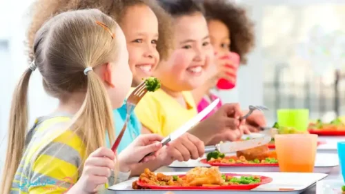 نصائح لتغذية أطفال في المدارس