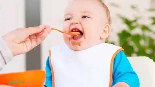 أكل الرضيع في الشهر الثامن