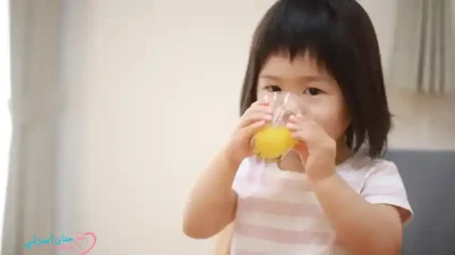 شرب عصير البرتقال